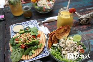 living cafe (2).jpg